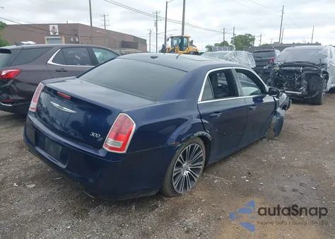 2013 Chrysler 300 S z USA, uszkodzony, nr VIN 2C3CCABG8DH684919